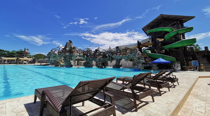 2 Port Royale Waterpark Resort